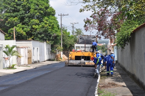 Prefeitura segue mais uma etapa de pavimentação nos bairros 