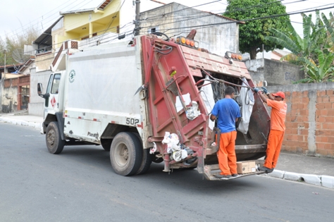 Prefeitura contrata empresa em caráter emergencial para solucionar problemas na coleta de lixo