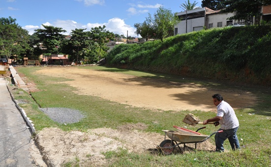 Campo de futebol society da Vila Vicentina será revitalizado pela Prefeitura