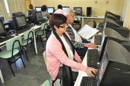 Prefeitura garante acesso à inclusão digital para mais 107 idosos