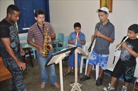 Escola de Música atende 200 alunos de vários bairros da cidade