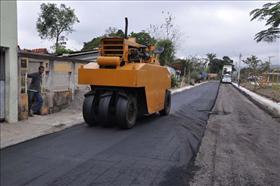 Prefeitura realiza obras de asfaltamento no Surubi