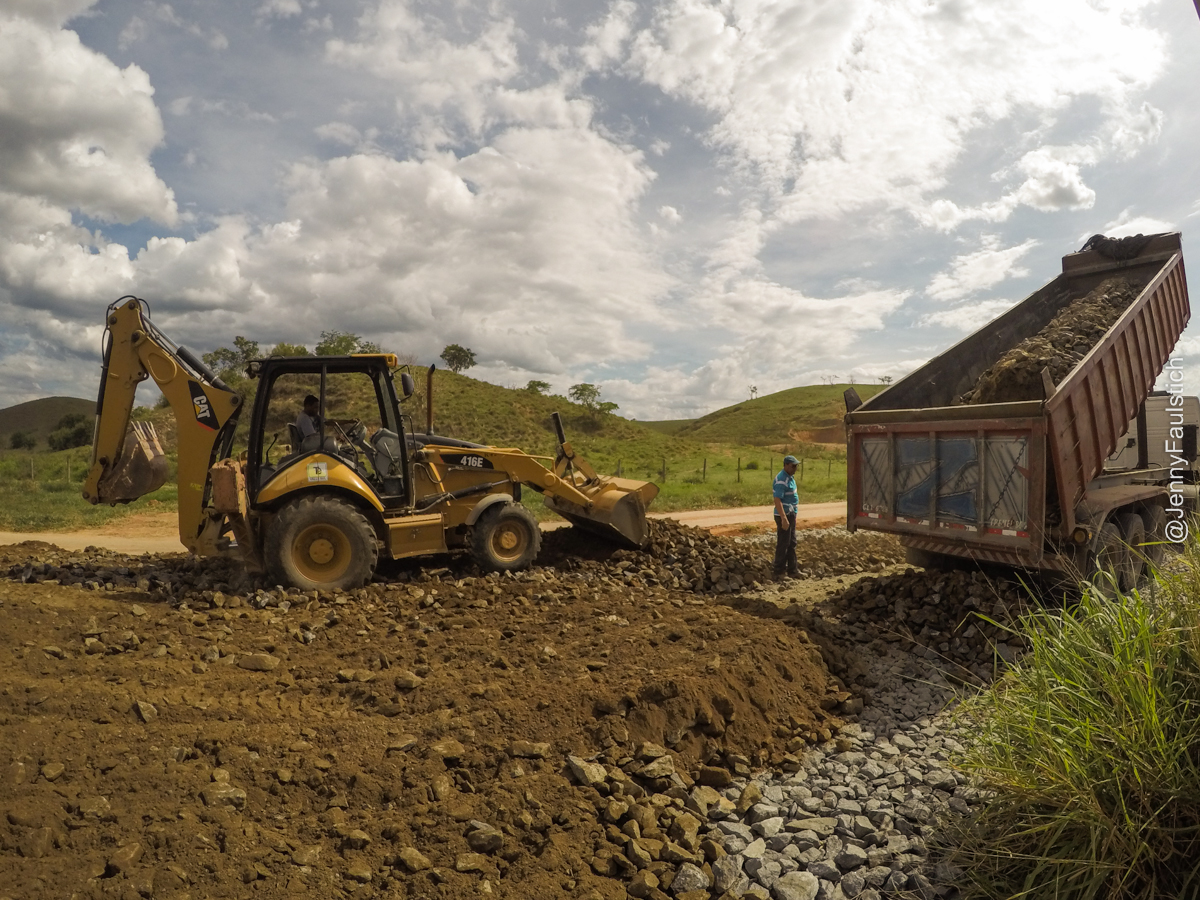 Prefeitura retoma obras da estrada Surubi-Bulhões