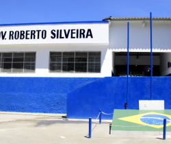 APÓS 14 ANOS SEM OBRAS, ESCOLA ROBERTO SILVEIRA É ENTREGUE À POPULAÇÃO TOTALMENTE REVITALIZADA