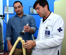 HOSPITAL DE EMERGÊNCIA SE PREPARA PARA FAZER CIRURGIAS DE IMPLANTAÇÃO DE PRÓTESES DE JOELHO
