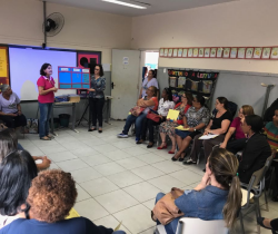 PROFESSORES PARTICIPAM DE ENCONTRO E COMPARTILHAM PRÁTICAS PEDAGÓGICAS