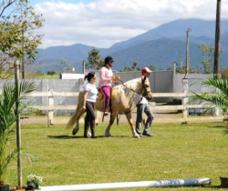APÓS TRÊS ANOS, PACIENTES DO PROJETO DE EQUOTERAPIA VOLTAM A SE APRESENTAR NESTE DOMINGO