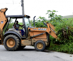 PREFEITURA RETIROU MAIS DE MIL TONELADAS DE LIXO E ENTULHO DA CIDADE NO MÊS DE OUTUBRO