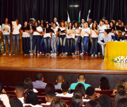 FUNDAÇÃO CONFIAR FORMA MAIS DE 400 ADOLESCENTES EM SETE OFICINAS