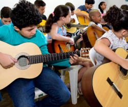 ALUNOS DO CURSO DE MÚSICA DA ESCOLA DAS ARTES SE APRESENTAM NO ESPAÇO Z