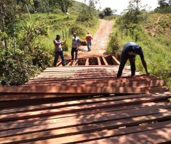 PREFEITURA PROMOVE REFORMA DAS PONTES NA ESTRADA BONSUCESSO, NA CAPELINHA