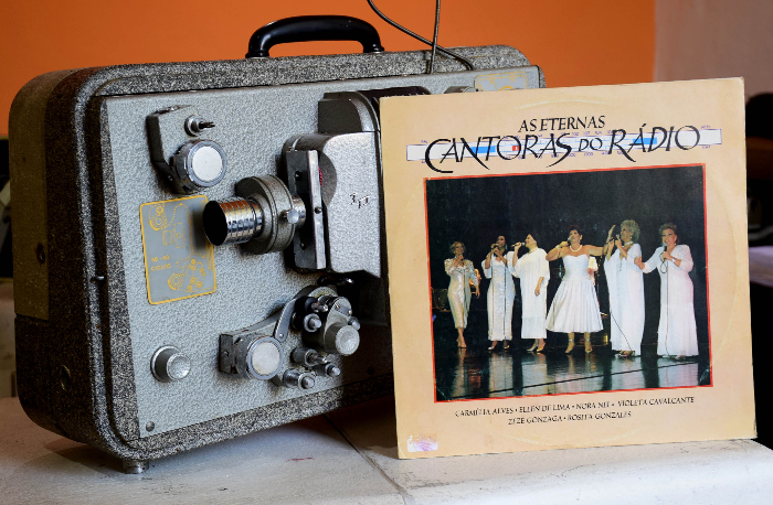 EXPOSIÇÃO ARTE NA CAPA ESTÁ DE VOLTA COM HOMENAGEM A ERA DE OURO DO RÁDIO