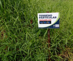 PREFEITURA FIXA PLACAS EM TERRENOS PRIVADOS AUTUADOS POR FALTA DE LIMPEZA