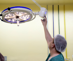 HOSPITAL DE EMERGÊNCIA RECEBE NOVOS FOCOS CIRÚRGICOS