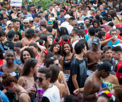 BLOCO TRADICIONAL DE RESENDE ANIMA PÓS-CARNAVAL NA PRAÇA DA BANDEIRA