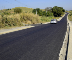 PREFEITURA CONCLUI IMPORTANTE ETAPA DO ASFALTAMENTO DA ESTRADA SURUBI-BULHÕES