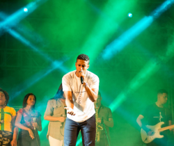 GABRIELA ROCHA ENCERRA QUINTA GOSPEL DA EXAPICOR 2019, APÓS APRESENTAÇÕES DE IGREJAS DE RESENDE