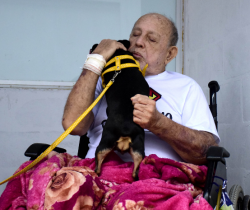 INÉDITO NA REDE PÚBLICA DA REGIÃO, PACIENTE INTERNADO RECEBE VISITA DE ANIMAL DE ESTIMAÇÃO NO HOSPITAL DE EMERGÊNCIA