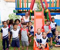 PLAYGROUNDS DE 12 ESCOLAS MUNICIPAIS GANHAM NOVOS BRINQUEDOS EM RESENDE