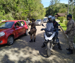 PREFEITURA DE RESENDE REFORÇA FISCALIZAÇÃO DE POUSADAS E HOTÉIS COM MEDIDAS DE SEGURANÇA CONTRA A COVID-19