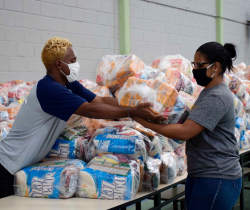 PREFEITURA DE RESENDE ENTREGA TERCEIRA REMESSA DE KITS ALIMENTÍCIOS PARA FAMÍLIAS DE ALUNOS DA REDE MUNICIPAL