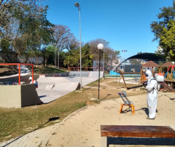 PREFEITURA CONTINUA COM A HIGIENIZAÇÃO EM LOCAIS PÚBLICOS PARA COMBATE AO CORONAVÍRUS