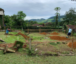 PREFEITURA DE RESENDE SEGUE COM CONSTRUÇÃO DA ÁREA COBERTA DA ESCOLA MUNICIPAL ADELAIDE LOPES SALGADO