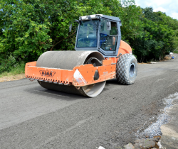 PREFEITURA DE RESENDE SEGUE COM OBRAS DE NOVO ASFALTAMENTO EM RUAS DO BAIRRO PARQUE IPIRANGA