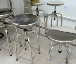 HOSPITAL VETERINÁRIO PÚBLICO DE RESENDE GANHA NOVA MOBÍLIA