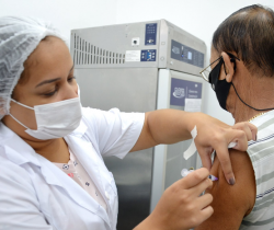 PREFEITURA DE RESENDE APLICA QUASE 4.800 DOSES DE VACINAS CONTRA COVID-19 EM TRÊS DIAS