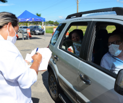PREFEITURA DE RESENDE VACINARÁ EM SISTEMA DRIVE THRU PESSOAS ACIMA DE 55 ANOS NA PRÓXIMA SEXTA, DIA 11