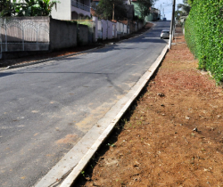APÓS ASFALTAMENTO, PREFEITURA DE RESENDE PREPARA IMPLANTAÇÃO DE CALÇADAS NO BAIRRO IPIRANGA