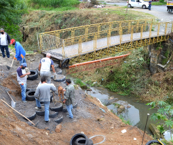 PREFEITURA DE RESENDE REFORMA PONTE QUE LIGA OS BAIRROS JARDIM BEIRA RIO E TOYOTA