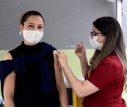 RESENDE PROMOVE APLICAÇÃO DE SEGUNDA DOSE EM IDOSOS ACIMA DE 63 ANOS NESTA SEGUNDA-FEIRA, DIA 12