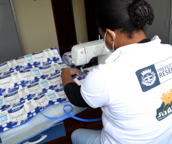 PREFEITURA DE RESENDE JÁ CONFECCIONOU 12 MANTAS TÉRMICAS E CONTINUA ARRECADANDO CAIXAS DE LEITE