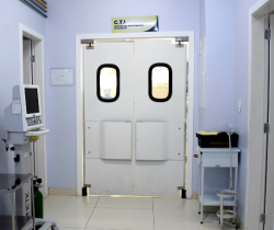 COM CRESCENTE IMUNIZAÇÃO E QUEDA NO NÚMERO DE INTERNAÇÕES POR COVID-19, HOSPITAL DE EMERGÊNCIA DE RESENDE REORGANIZA LEITOS DE CTI
