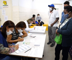 PREFEITURA DE RESENDE VACINA CONTRA A COVID-19 PESSOAS COM MAIS DE 35 ANOS NO HORÁRIO ESTENDIDO NESTA QUARTA-FEIRA, DIA 28