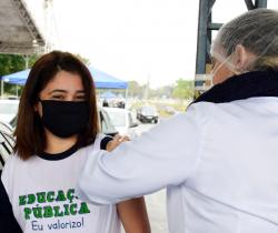 RESENDE VACINA COM SEGUNDA DOSE ÚLTIMO GRUPO DE PROFISSIONAIS DA EDUCAÇÃO NESTA SEXTA-FEIRA, DIA 30