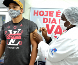 RESENDE PROMOVE VACINAÇÃO CONTRA A COVID-19 PARA POPULAÇÃO A PARTIR DE 27 ANOS, RESIDENTES EM ÁREA DE COBERTURA DA ESF (POSTO DE SAÚDE) NESTA SEXTA-FEIRA, DIA 06
