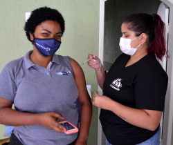 RESENDE PROMOVE VACINAÇÃO CONTRA A COVID-19 PARA POPULAÇÃO A PARTIR DE 21 ANOS, RESIDENTE EM ÁREA DE COBERTURA DA ESF, NESTA PRÓXIMA SEGUNDA-FEIRA, DIA 16