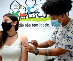 RESENDE PROMOVE VACINAÇÃO EM HORÁRIO ESTENDIDO PARA ADOLESCENTES DE 12 A 17 ANOS COM COMORBIDADES NESTA SEXTA-FEIRA, DIA 27, DE 17H ÀS 21H