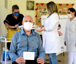 RESENDE COMEÇA APLICAÇÃO DA DOSE DE REFORÇO (TERCEIRA DOSE) DA VACINA CONTRA A COVID-19
