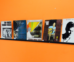 PROJETO ‘ARTE NA CAPA’ HOMENAGEIA O COMPOSITOR TOM JOBIM