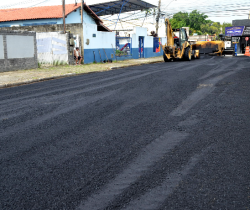 PREFEITURA DE RESENDE REALIZA PAVIMENTAÇÃO ASFÁLTICA NA RUA ALTAMIRO O’RREILLY, NA VILA JULIETA