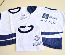 PREFEITURA INICIA ENTREGA DE UNIFORMES PARA O ANO LETIVO DE 2022