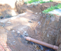 PREFEITURA DE RESENDE INICIA MANUTENÇÃO DO SISTEMA DE DRENAGEM NO BAIRRO MORADA DA COLINA
