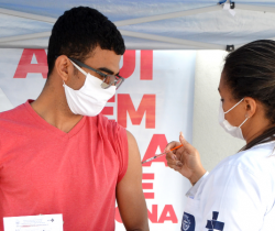 RESENDE REALIZA DIA D DE CAMPANHA DE VACINAÇÃO CONTRA COVID-19 NESTE SÁBADO