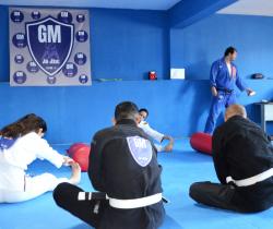 GUARDAS CIVIS MUNICIPAIS RECEBEM TREINAMENTO DE JIU-JITSU EM RESENDE