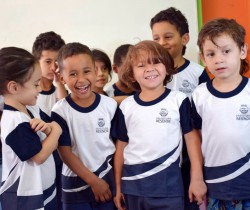 ALUNOS DA REDE MUNICIPAL DE ENSINO  RECEBEM NOVOS UNIFORMES