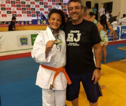 ALUNA DO PROJETO JUDÔ NA ESCOLA É MEDALHISTA EM CAMPEONATO BRASILEIRO DE JUDÔ